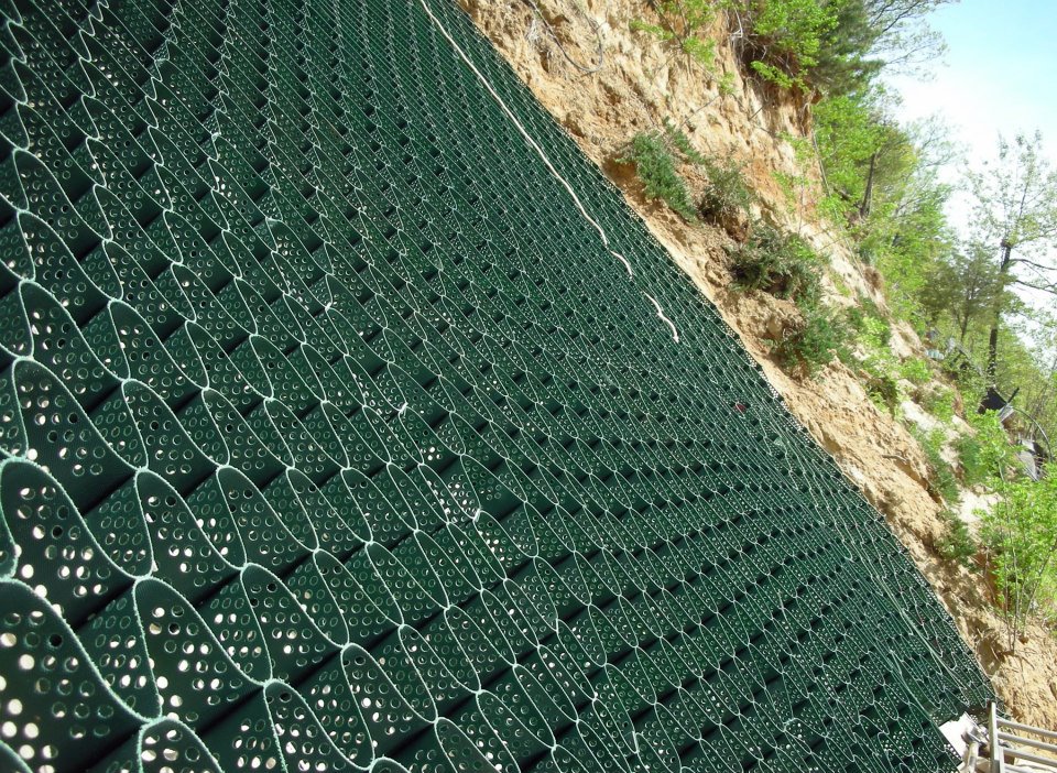 Slope Protection with Cell-Tek Slopegrid 6 - HDG Building Materials