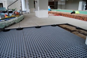 Buzon Pedestals on HDG Grating Panels over Uneven Floor