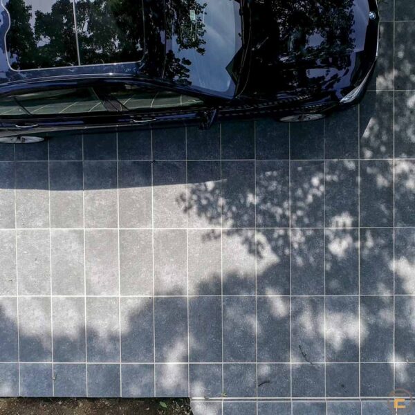 HDG Bluestone Black – Dark limestone with delicate white veining.