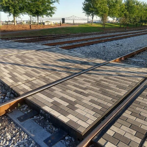 Designing Better Walkways with Contrasting Concrete Pavers