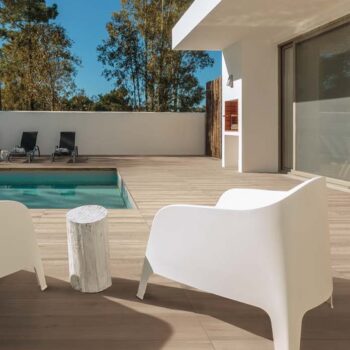 Walnut Finish Porcelain Pavers Blend Well with Other Materials
