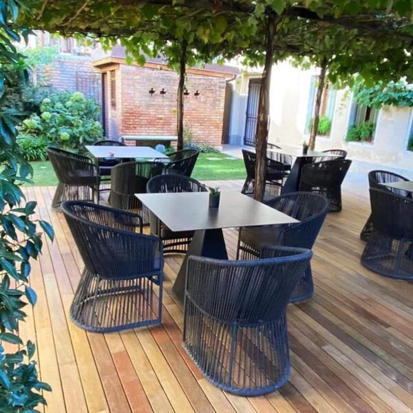 Buzon Pedestals Project in Venice with Outdoor Dining Area at Bed and Breakfast
