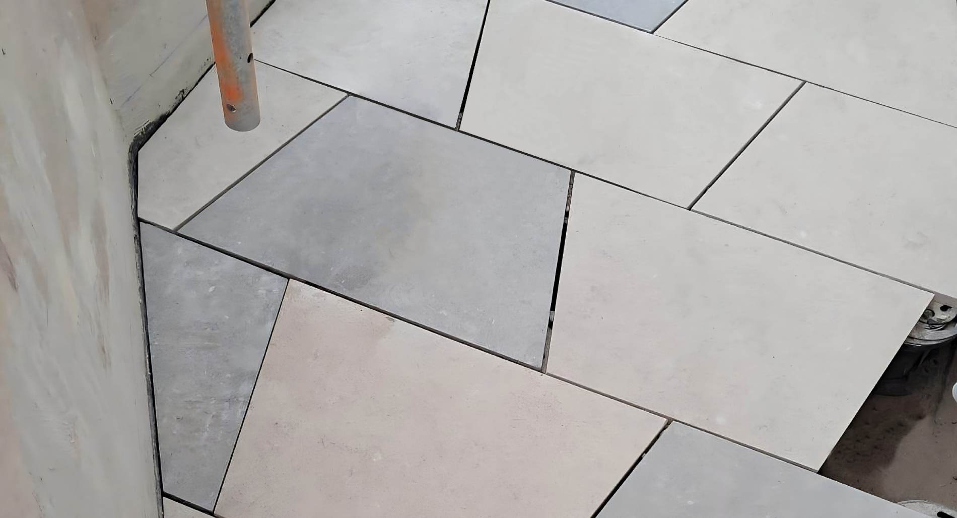 Trapezoid Porcelain Pavers over Buzon Pedestals with U-TOP-FLEX accessory
