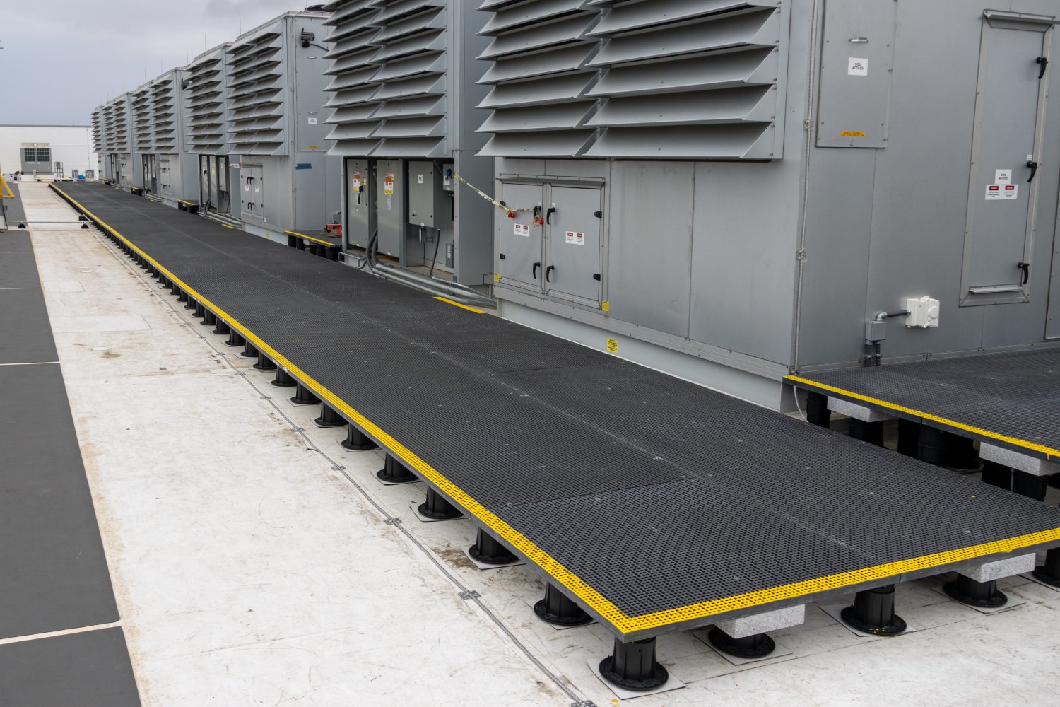 Grating panel access system surrounding rooftop server equipment on pedestal supports